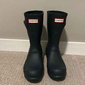 Like New Hunter Women's Original Short Rain Boots Size US 7 In Color Navy